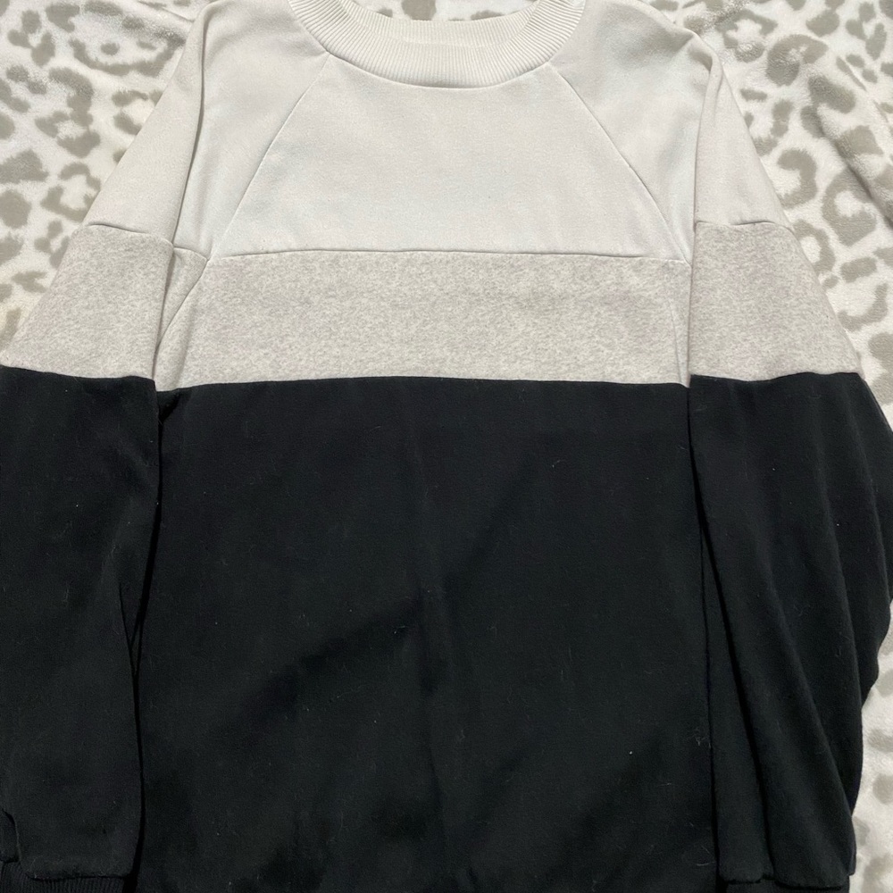 American Eagle Women’s sweater